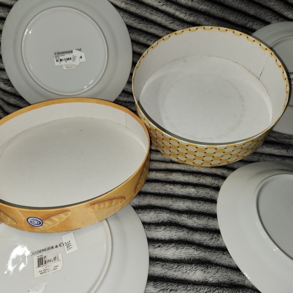 Fat Boy Chef Set of 4 Dessert plate porcelain home essentials and beyond - Picture 11 of 11